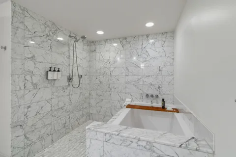 $429,000 | 223 Saratoga Road, Unit 1008, Honolulu, HI 96815