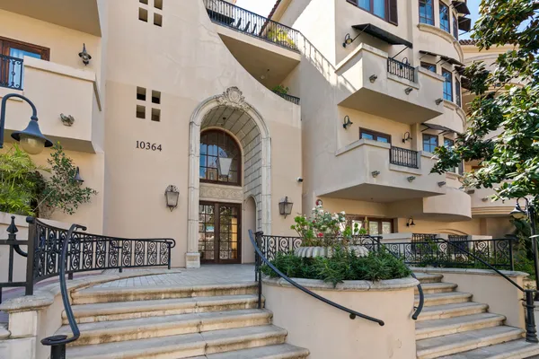 $1,195,000 | 10364 Almayo Avenue, Unit 305, Los Angeles, CA 90064