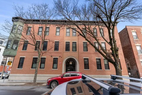 $725,000 | 202 Maverick Street, Unit 106, Boston, MA 02128