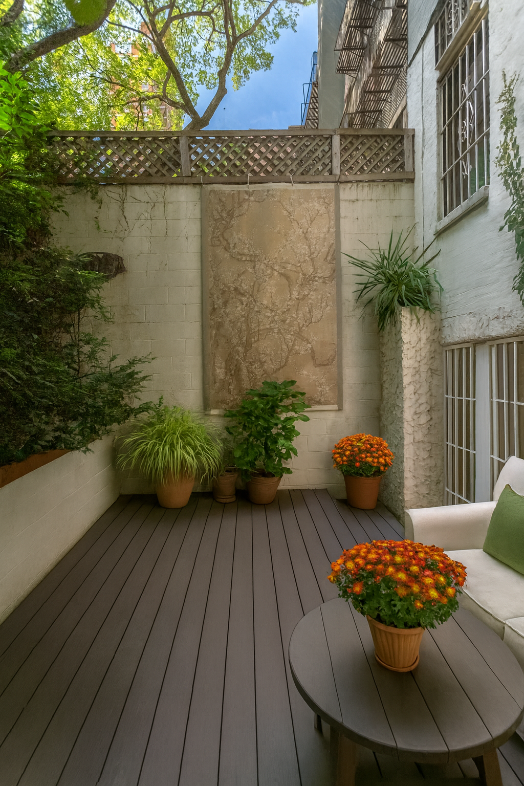 432 East 85th Street, Unit 1R Manhattan, NY 10028 - Photo 12 of 14 a view of outdoor space and yard