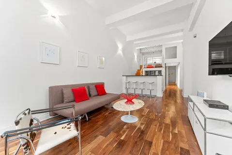 $675,000 | 310 East 46th Street, Unit 5T | Midtown East