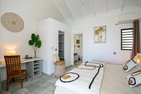 a view of a workspace with furniture