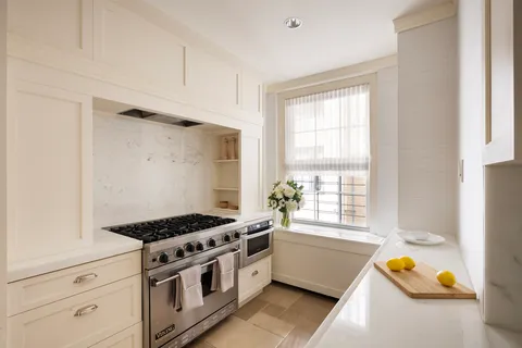 $6,995,000 | 40 East 66th Street, Unit 9A | Lenox Hill