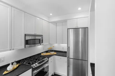 $2,500,000 | 25 5th Avenue, Unit 12F | Greenwich Village