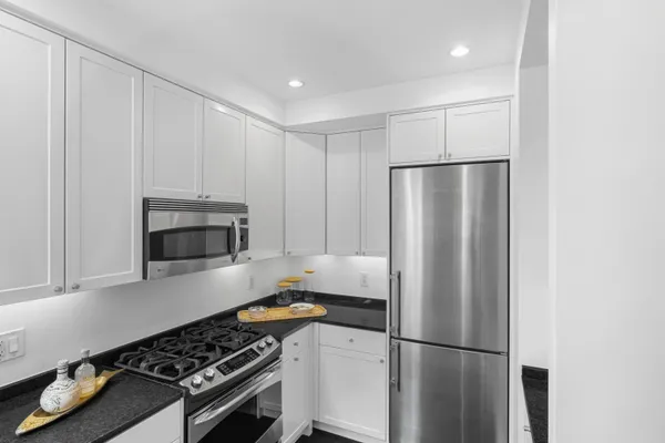 $2,500,000 | 25 5th Avenue, Unit 12F | Greenwich Village