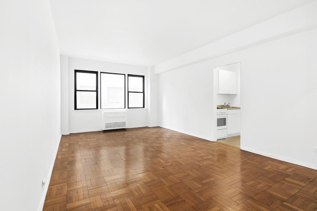 240 East 46th Street, Unit 5B Manhattan, NY 10017 - Photo 2 of 7