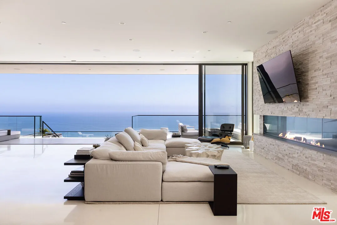 $18,950,000 | 32357 Pacific Coast Highway, Malibu, CA 90265