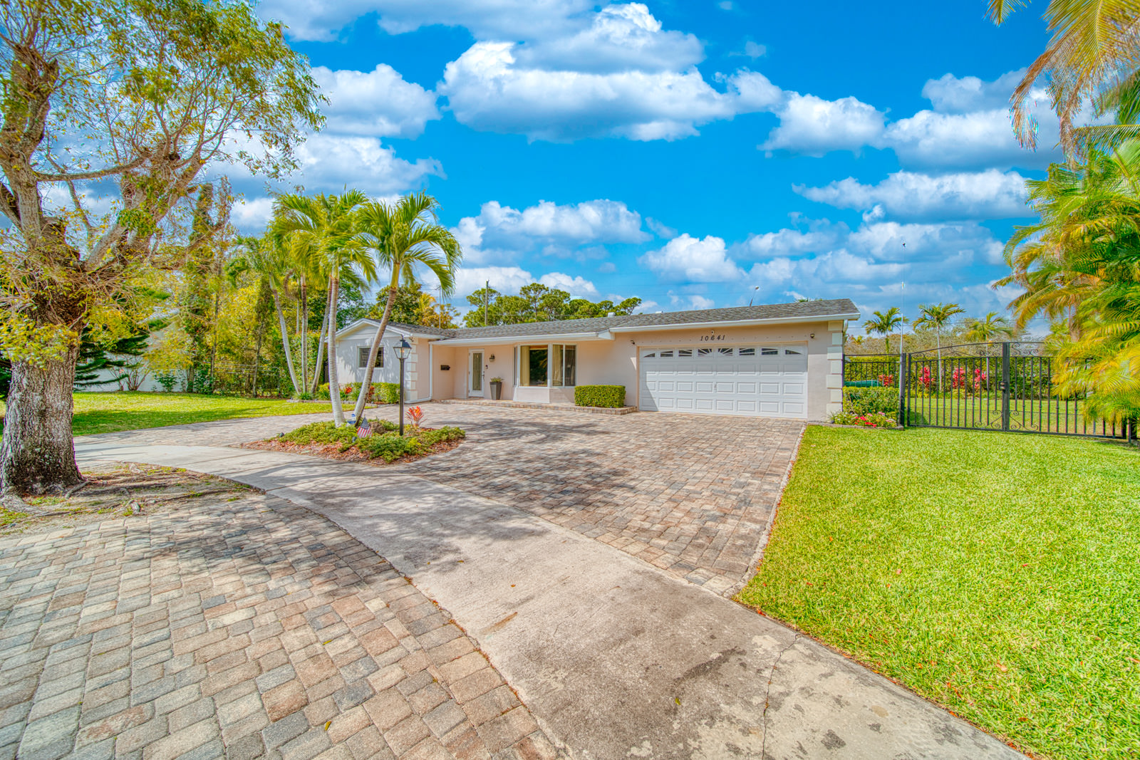 10641 Southwest 99th Terrace Miami, FL 33176 - Photo 2 of 41