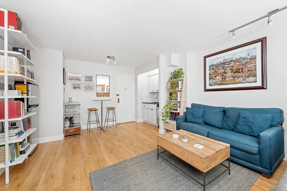 50-54 East 8th Street, Unit 6R Manhattan, NY 10003 - Photo 3 of 9