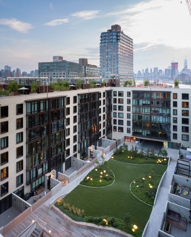 $2,950,000 | 429 Kent Avenue, Unit TH8 | Williamsburg
