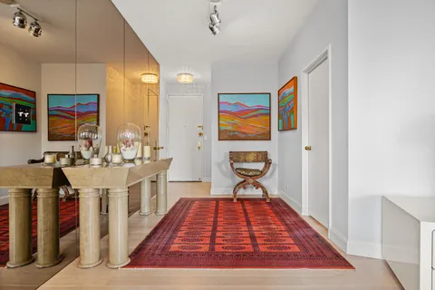 $1,695,000 | 167 East 61st Street, Unit 20E | Lenox Hill