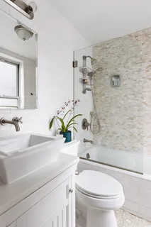 $930,000 | 41 West 72nd Street, Unit 6B | Upper West Side