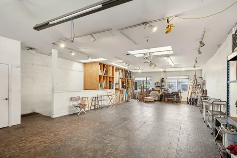 a black and white photo of a picture