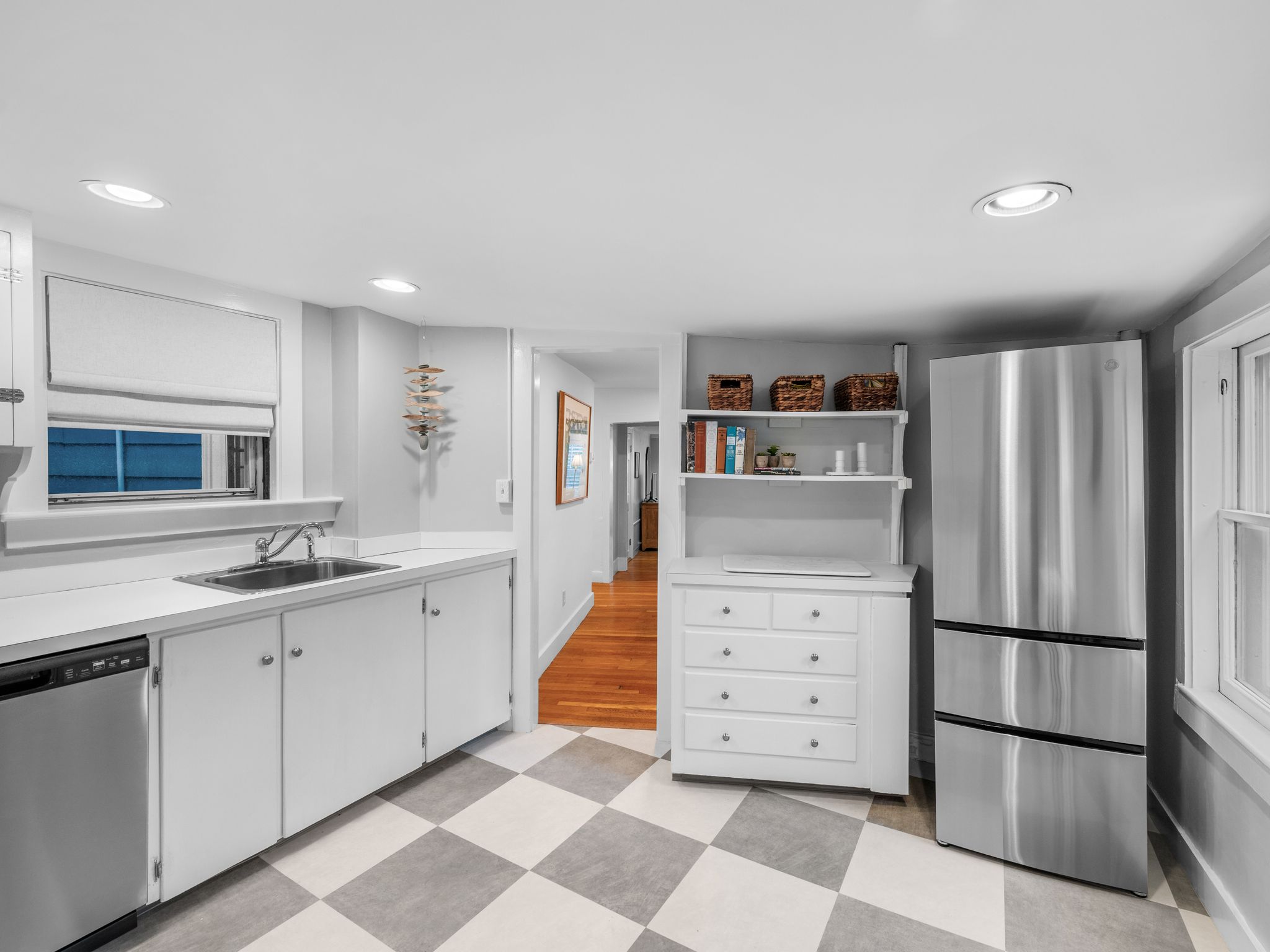 12 Darling Street, Unit 2 Marblehead, MA 01945 - Photo 9 of 31