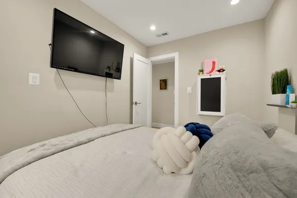 $635,000 | 14 T Street Northeast, Unit 1, Washington, DC 20002