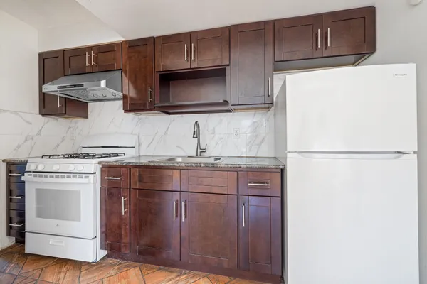 $2,800 | 63-20 Haring Street, Unit 2R | Rego Park