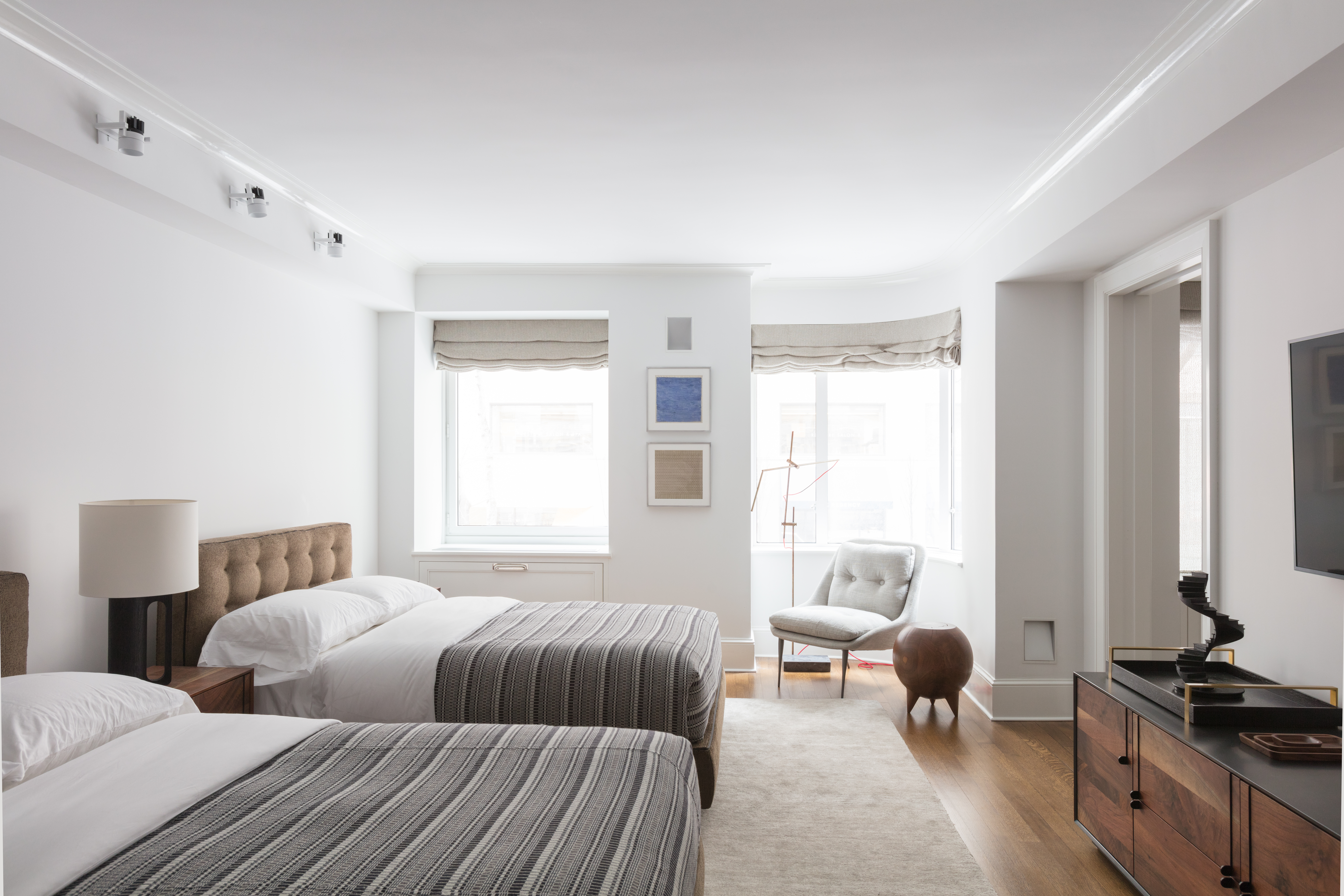 530 Park Avenue, Unit 2F Manhattan, NY 10065 - Photo 10 of 19 a bedroom with two beds and a large window