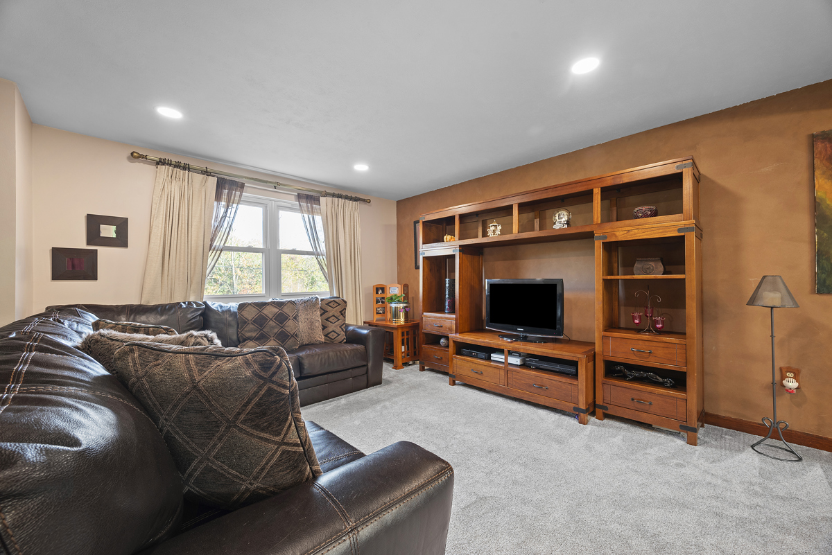92 Buckhill Road Pittsburgh, PA 15237 - Photo 8 of 20 Gallery Image 8