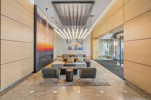 $1,895,000 | 10 West End Avenue, Unit 8K | Upper West Side