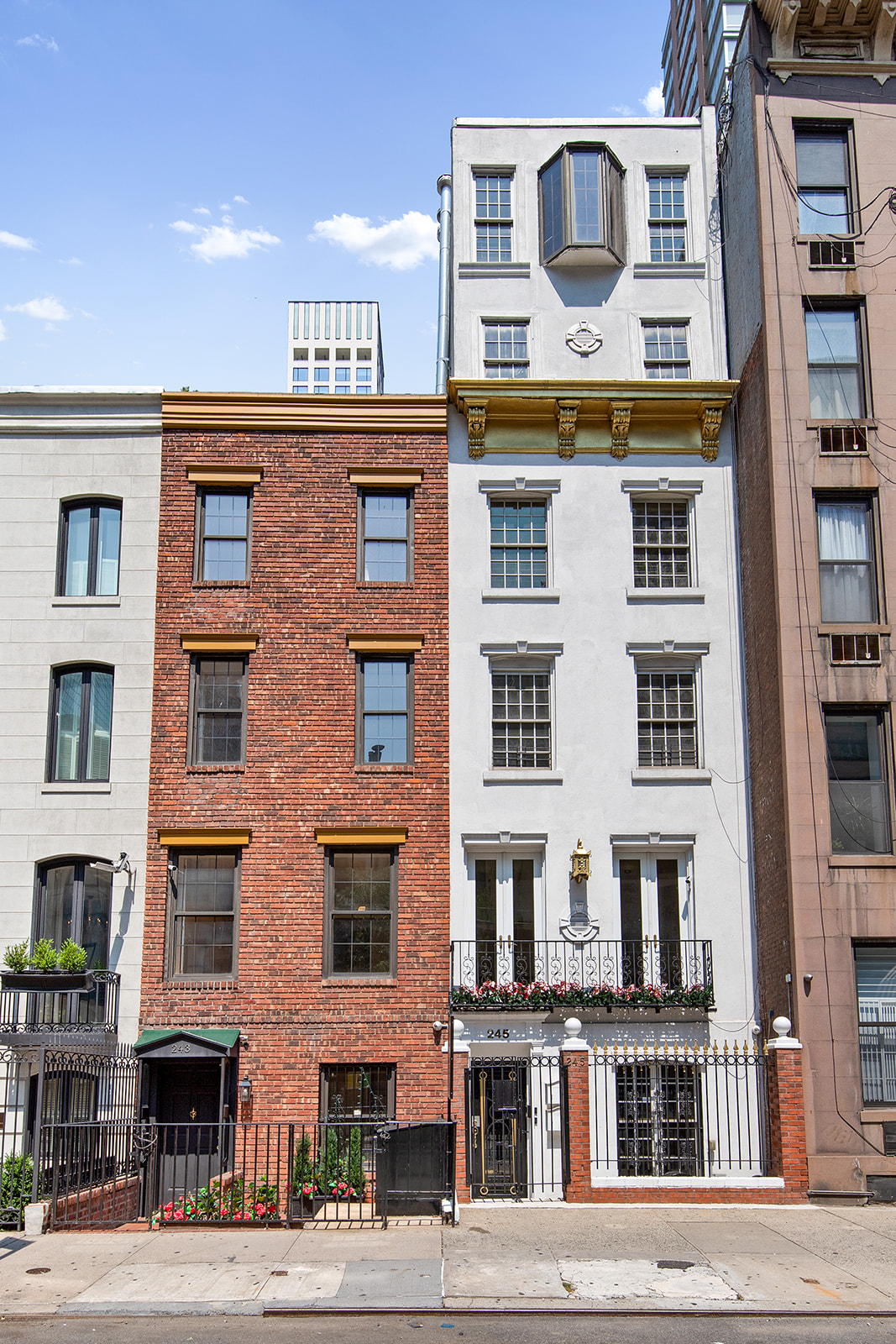 245 East 52nd Street Manhattan, NY 10022 - Photo 9 of 11