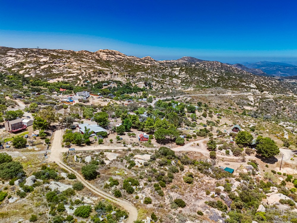 21038 Fog Ridge Alpine, CA 91901 - Photo 10 of 23