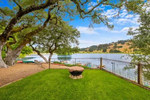 $875,000 | 23655 Vineyard Road, Geyserville, CA 95441