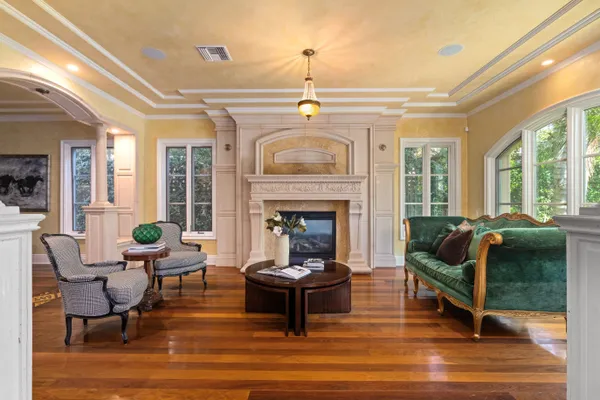 $5,195,000 | 919 South Gretna Green Way, Los Angeles, CA 90049