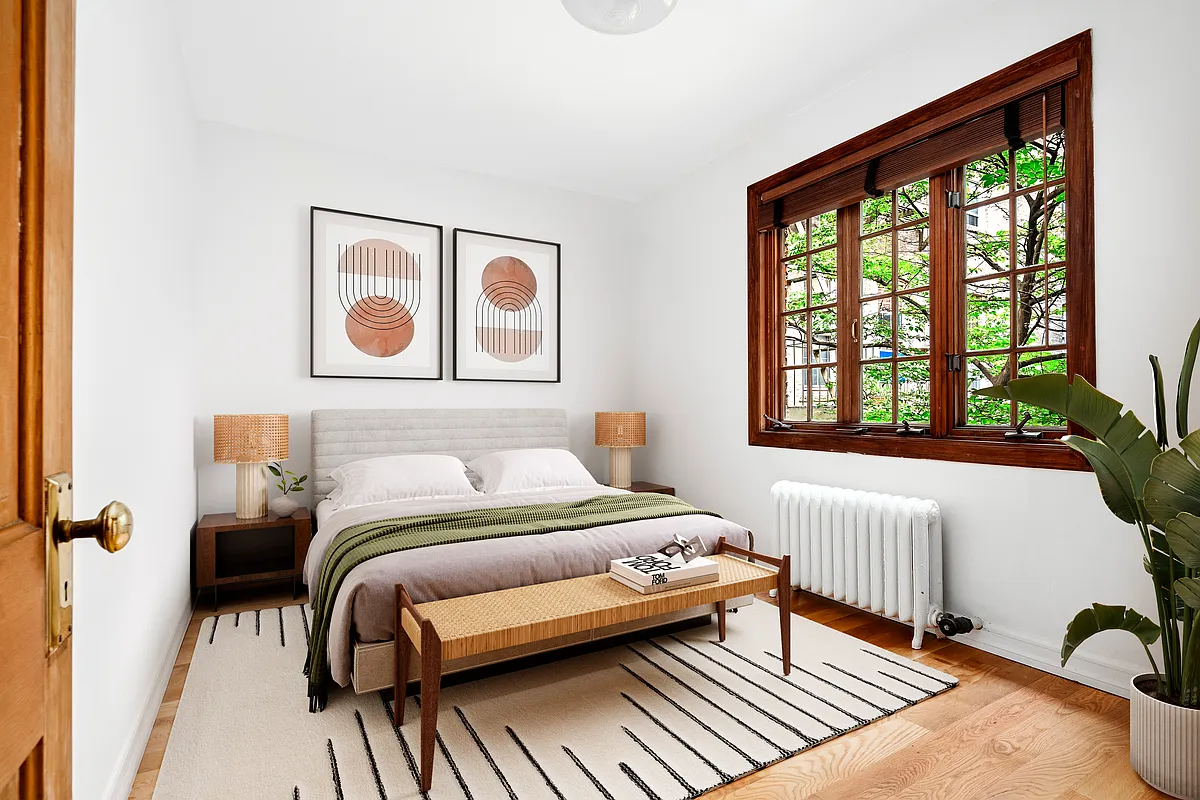 61 Perry Street, Unit CARRIAGE Manhattan, NY 10014 - Photo 10 of 17