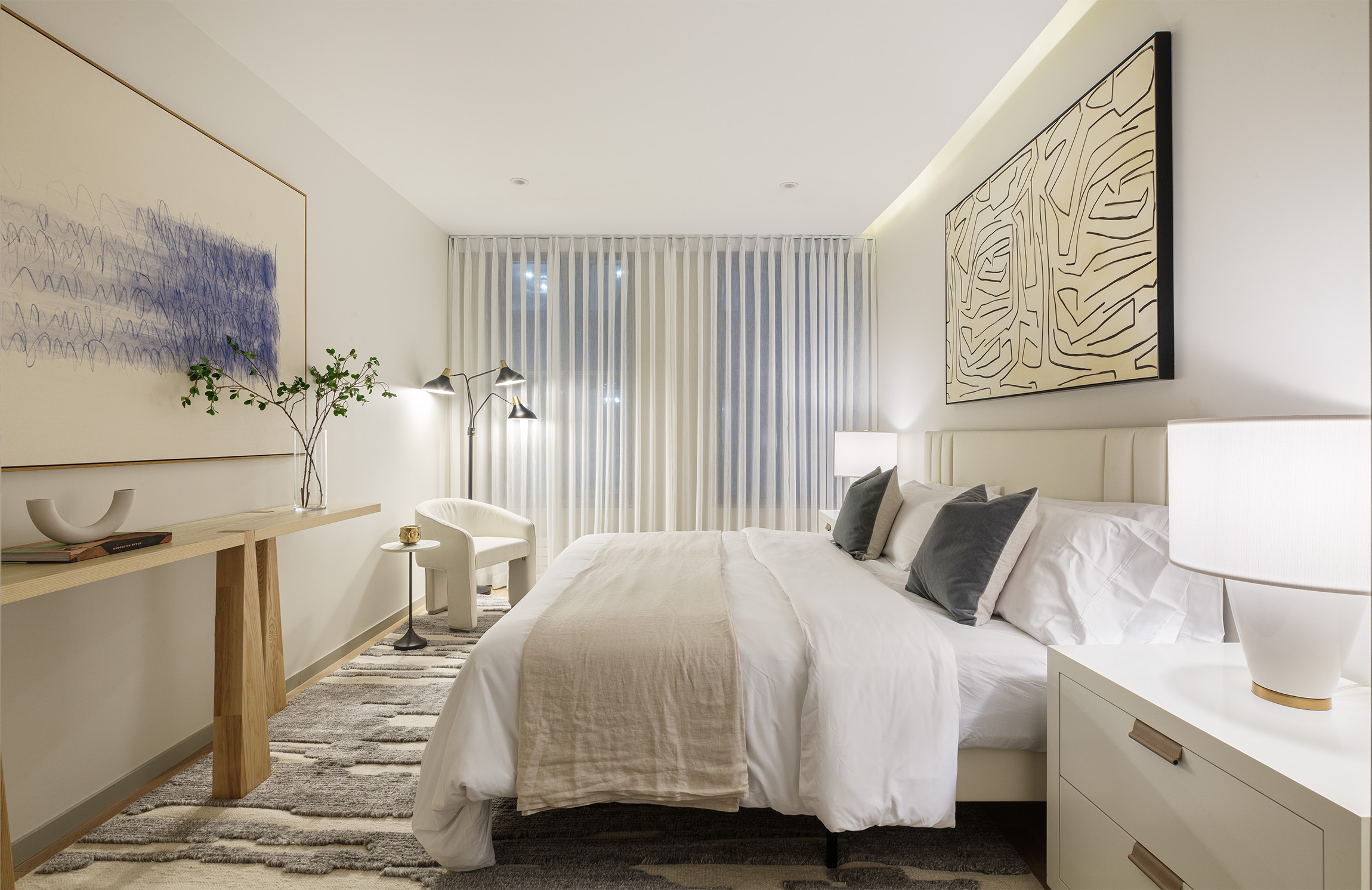 29 West 21st Street, Unit 5 Manhattan, NY 10010 - Photo 7 of 20 a bedroom with a bed and a painting on the wall