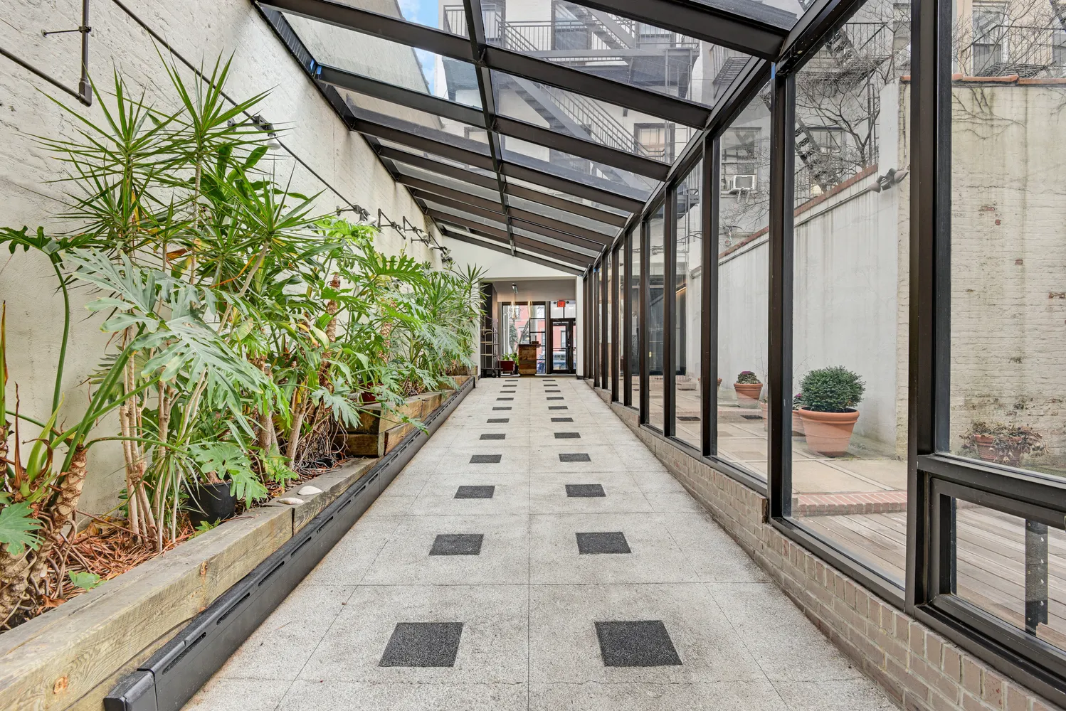 $4,950 | 492 Henry Street, Unit 2A | Carroll Gardens