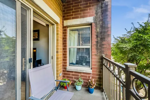 $340,000 | 1155 West Roosevelt Road, Unit 304, Chicago, IL 60608