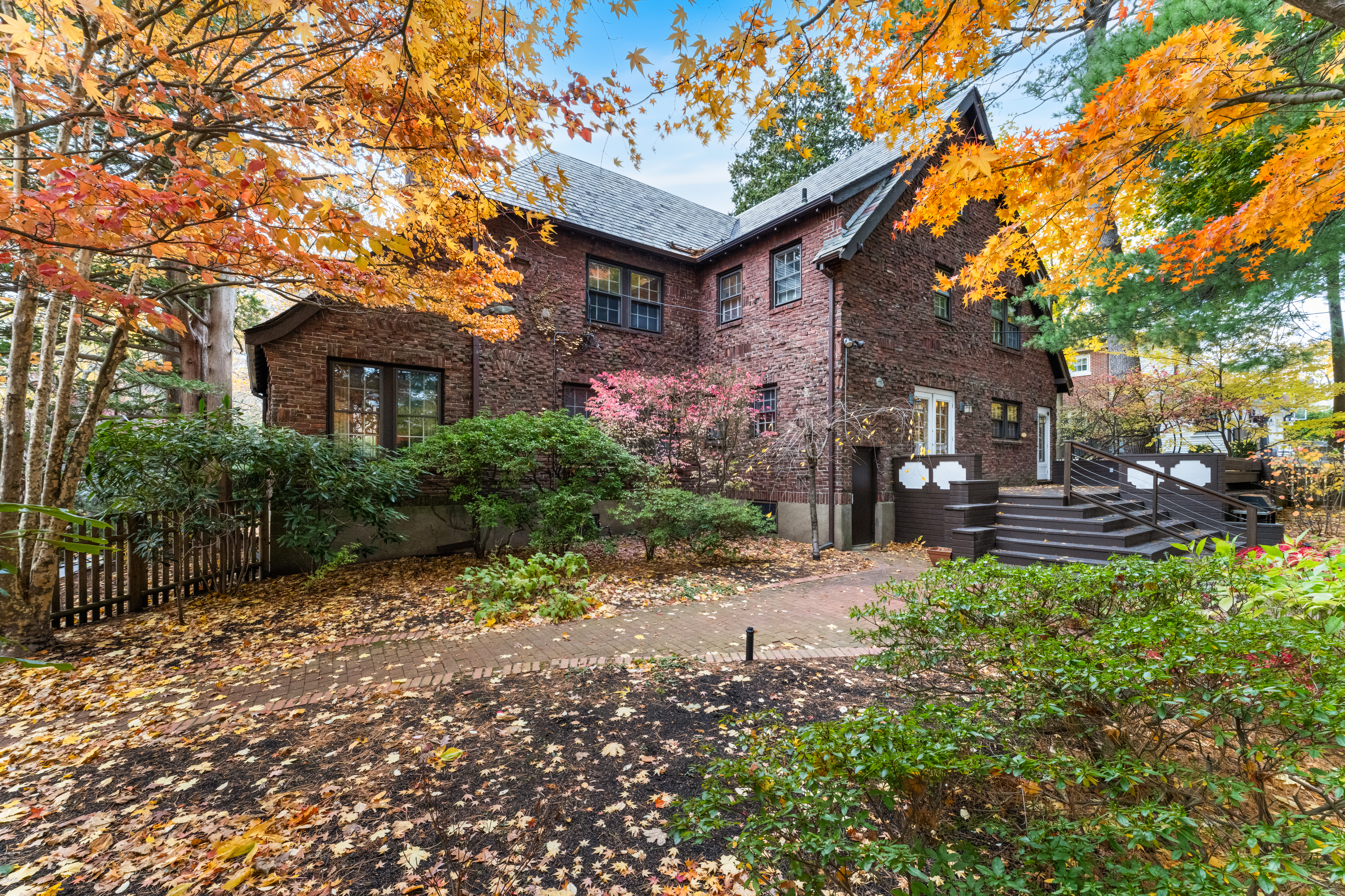 302 Dean Road Brookline, MA 02445 - Photo 10 of 20