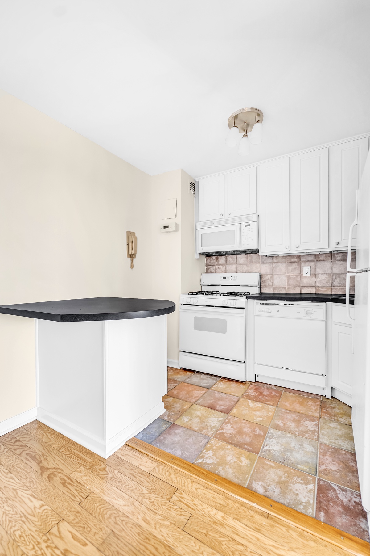 5800 Arlington Avenue, Unit 19O Bronx, NY 10471 - Photo 2 of 13