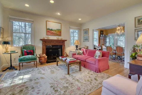 $3,000,000 | 19 Horseshoe Drive, East Hampton, NY 11937