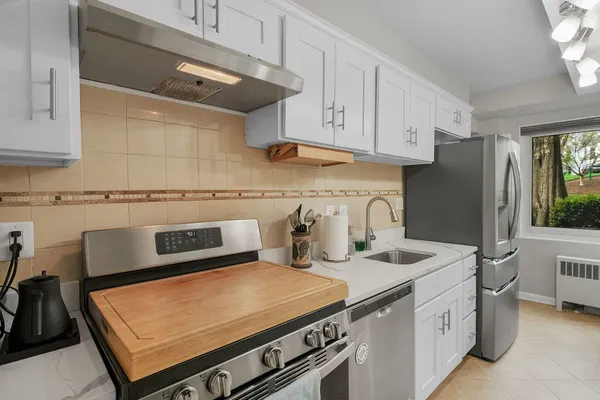 $5,100 | 4201 Cathedral Avenue Northwest, Unit 114W, Washington, DC 20016