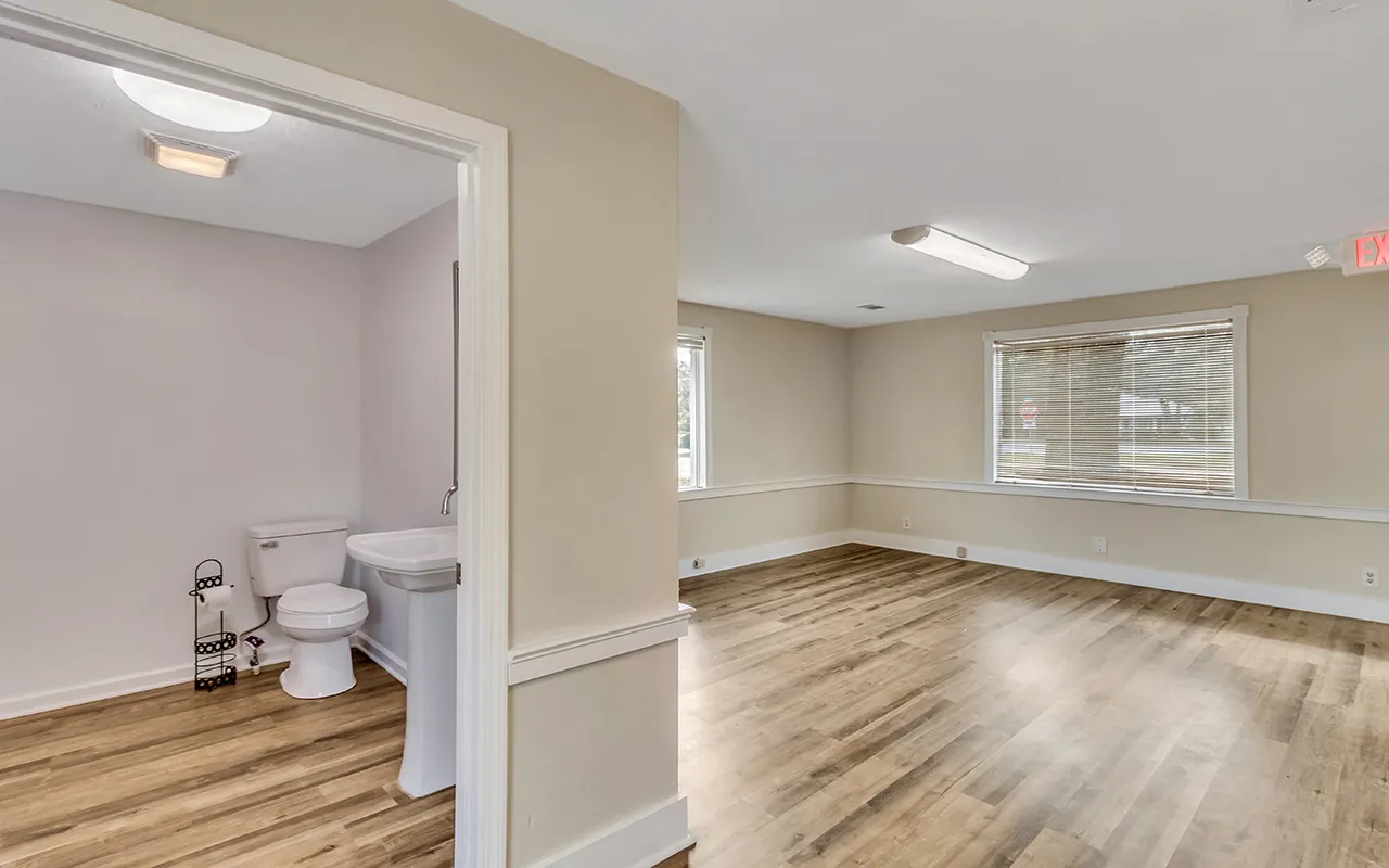 $4,268 | 406 Highway 80, Unit A, Bloomingdale, GA 31302