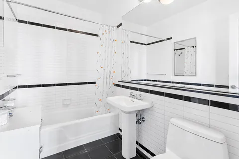 $1,995,000 | 360 East 88th Street, Unit 33B | Upper East Side