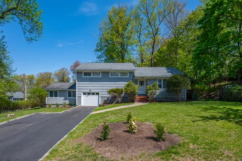 $779,900 | 52 Daniel Drive, Cedar Grove, NJ 07009