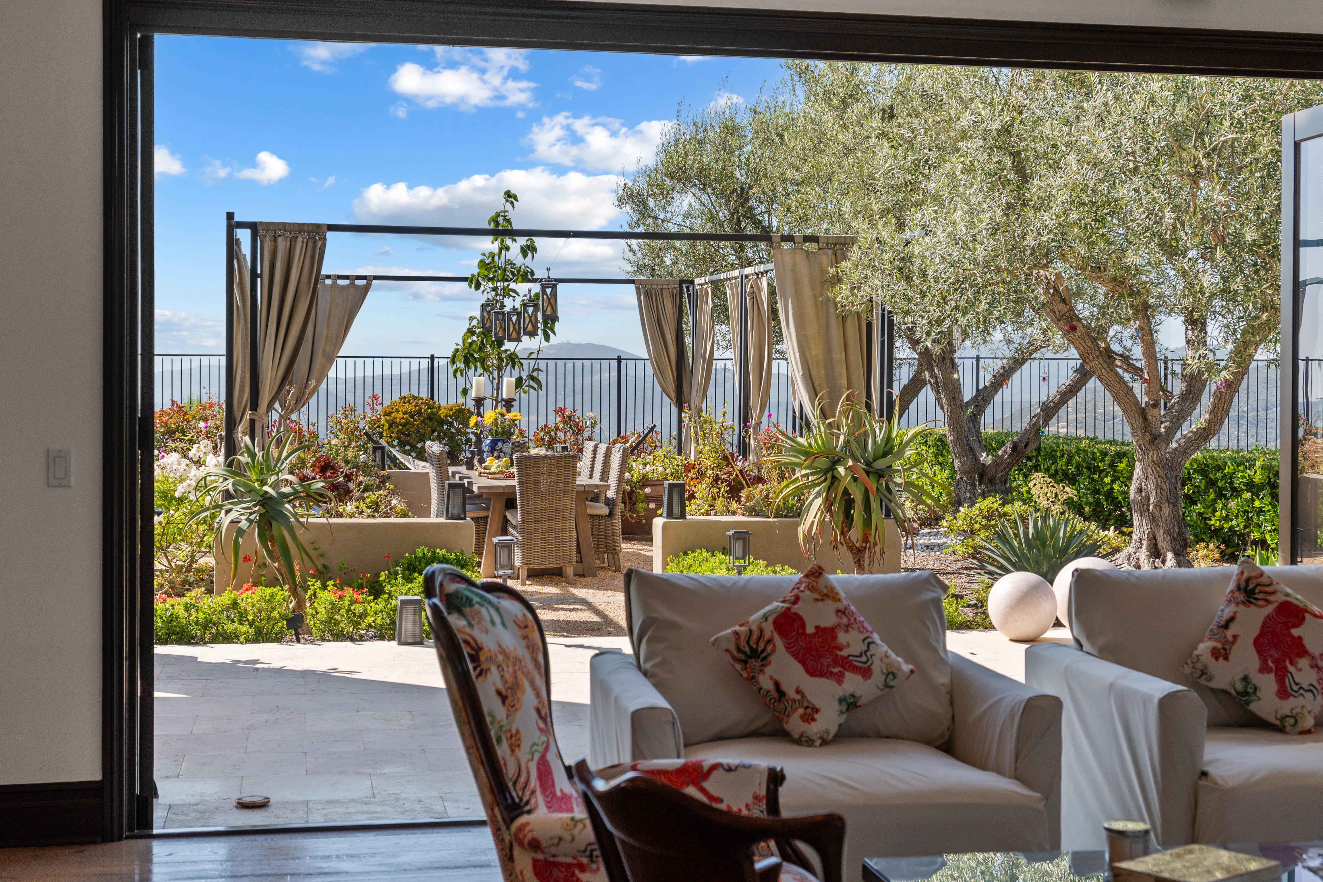 18264 Avenida Manantial Rancho Santa Fe, CA 92067 - Photo 3 of 9