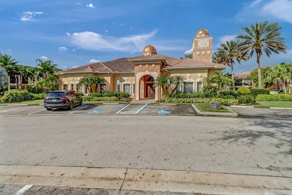 $1,150,000 | 517 Avellino Isles Circle, Unit 35101, Naples, FL 34119