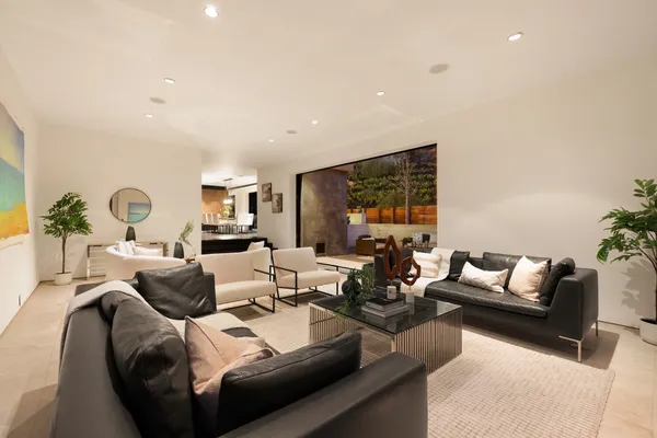 $4,695,000 | 10558 Fontenelle Way, Los Angeles, CA 90077