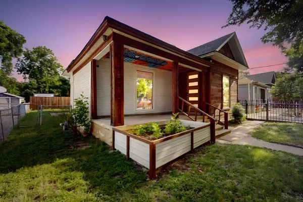 $525,000 | 712 West Eighth Street, Dallas, TX 75208