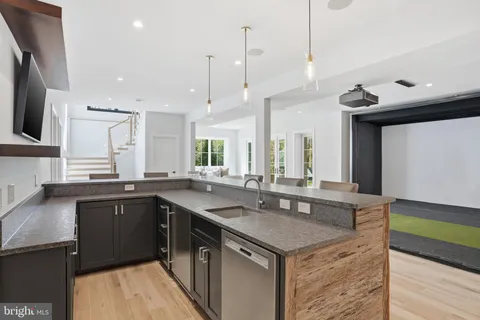 $5,600,000 | 938 Saigon Road, McLean, VA 22102