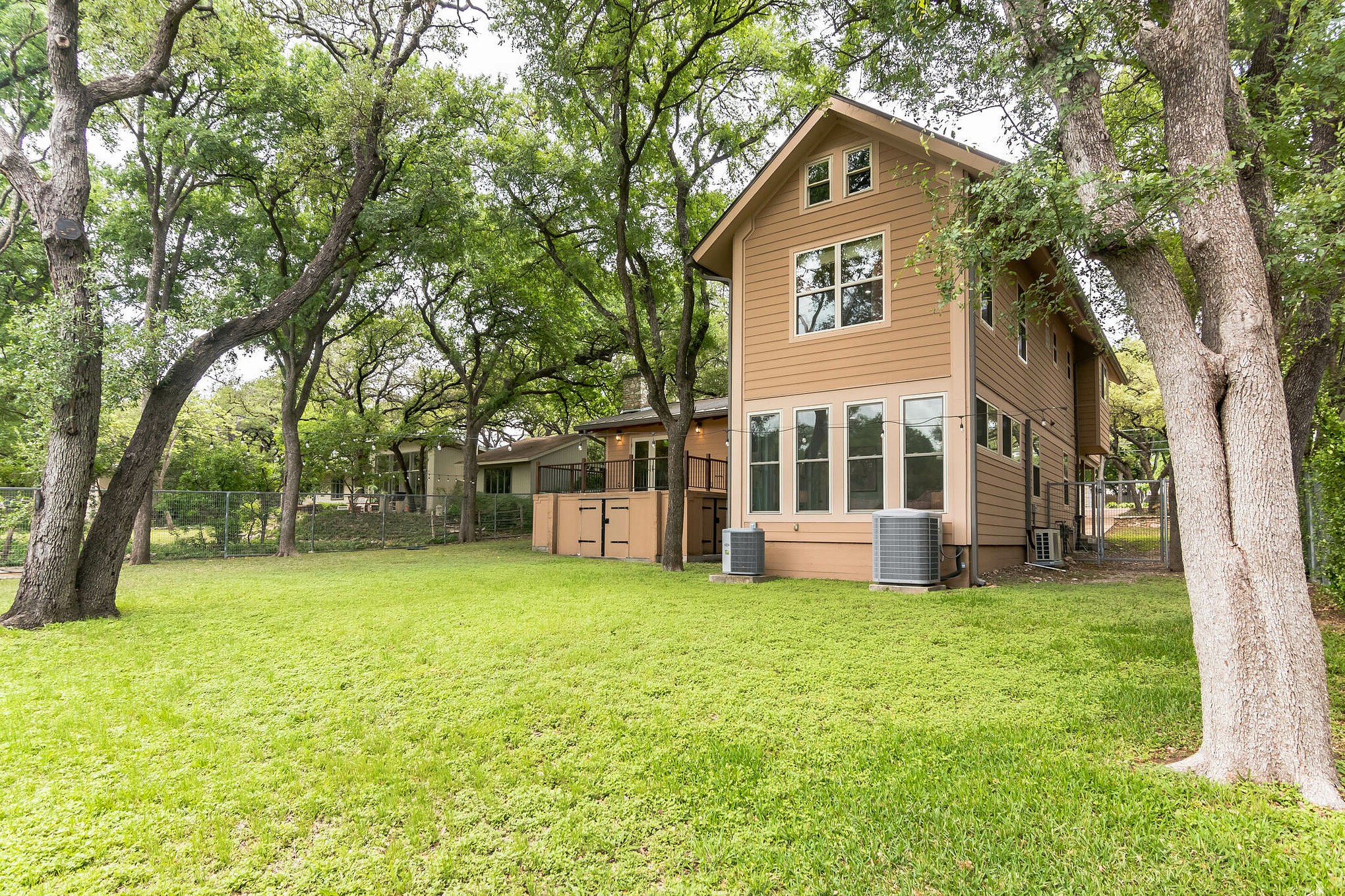 427 Ridgewood Road West Lake Hills, TX 78746 - Photo 32 of 38