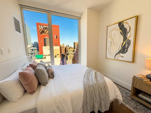 $6,035 | 222 East 44th Street, Unit 21F | Midtown East