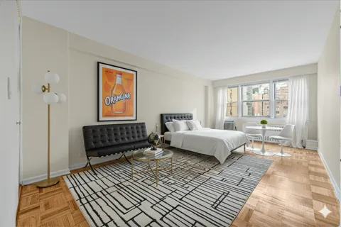 $475,000 | 150 East 37th Street, Unit 10F | Murray Hill