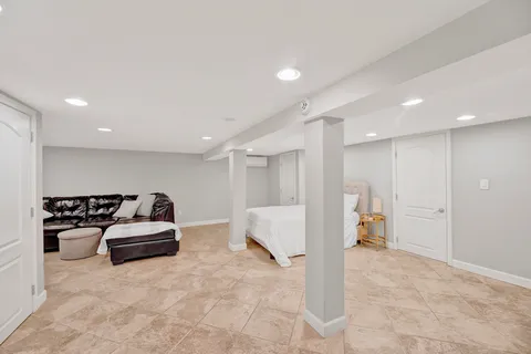 a view of a livingroom with furniture