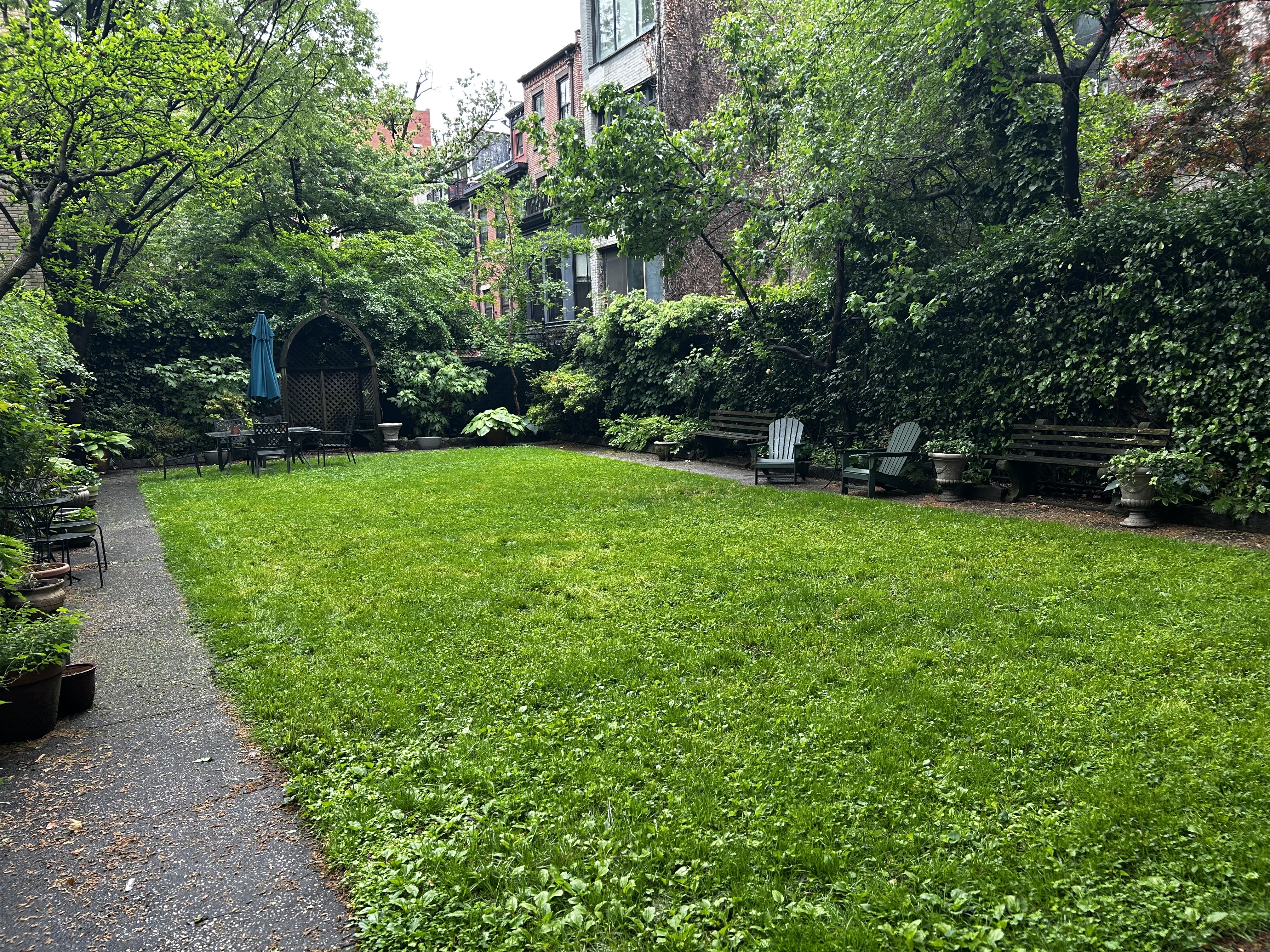 360 West 21st Street, Unit 2L Manhattan, NY 10011 - Photo 7 of 11 a view of a back yard