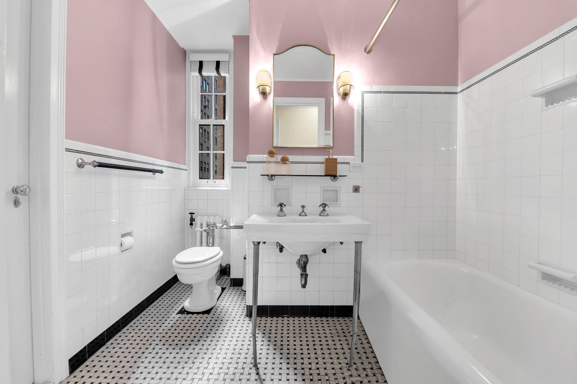 7 Gracie Square, Unit 5A Manhattan, NY 10128 - Photo 12 of 26 a bathroom with a sink a toilet and a bathtub