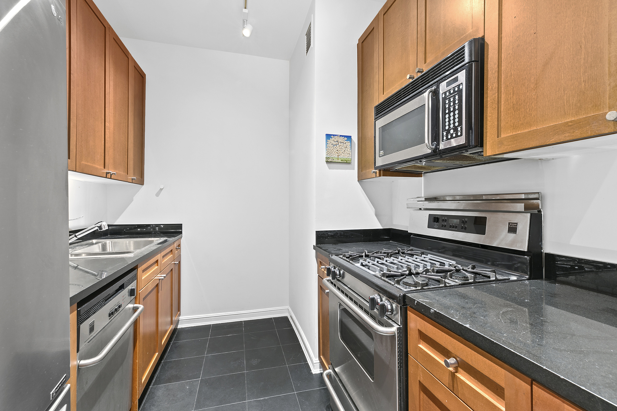 252 7th Avenue, Unit 8Z Manhattan, NY 10001 - Photo 4 of 6 Gallery Image 4